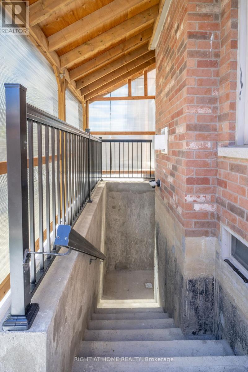 136 Durhamview Crescent, Whitchurch-Stouffville, Ontario  L4A 1H4 - Photo 3 - N13231678