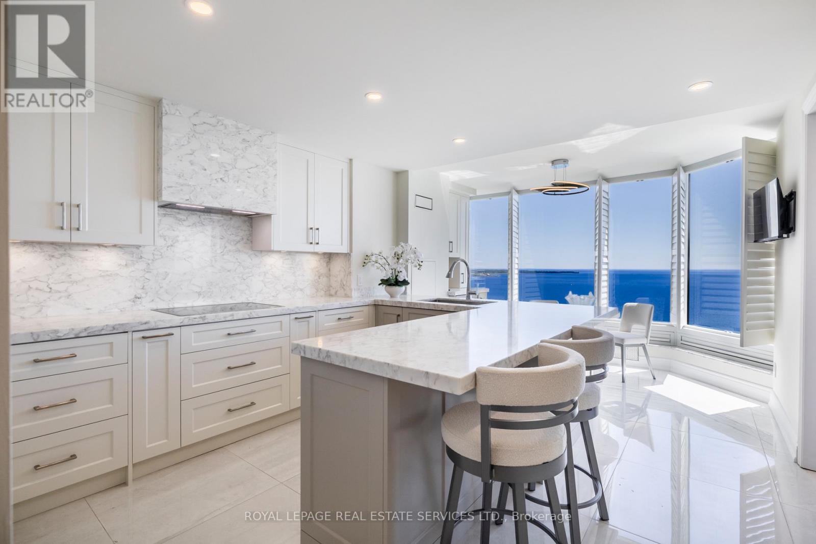 <div class="slider-price">$1,799,000</div><p>4006 - 1 Palace Pier Court, Toronto, Ontario</p>