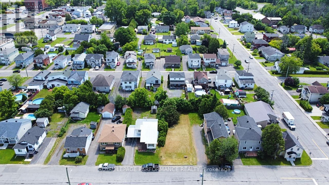 Na Kitchener Street, Hawkesbury, Ontario  K6A 2P1 - Photo 3 - X12549750