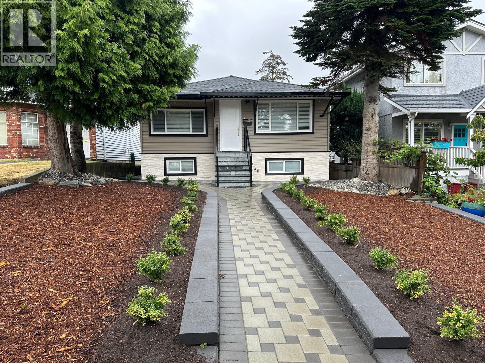 2843 E 5th Avenue Avenue, Vancouver, British Columbia  V5M 1N4 - Photo 1 - R3130387