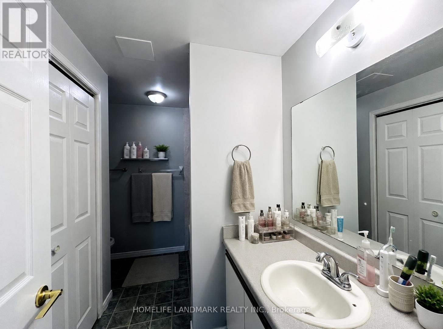 Unit 2 - 212 Ways Bay Drive, Georgina, Ontario  L4P 2M7 - Photo 4 - N13085386