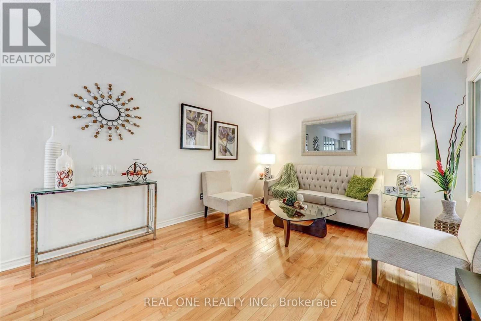 2 Maitland Drive, Markham, Ontario  L3R 4M7 - Photo 3 - N13231720