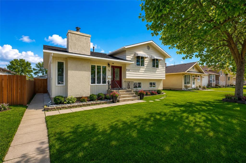 38 Valewood Crescent, Winnipeg, Manitoba  R2R 1S3 - Photo 3 - 202612408