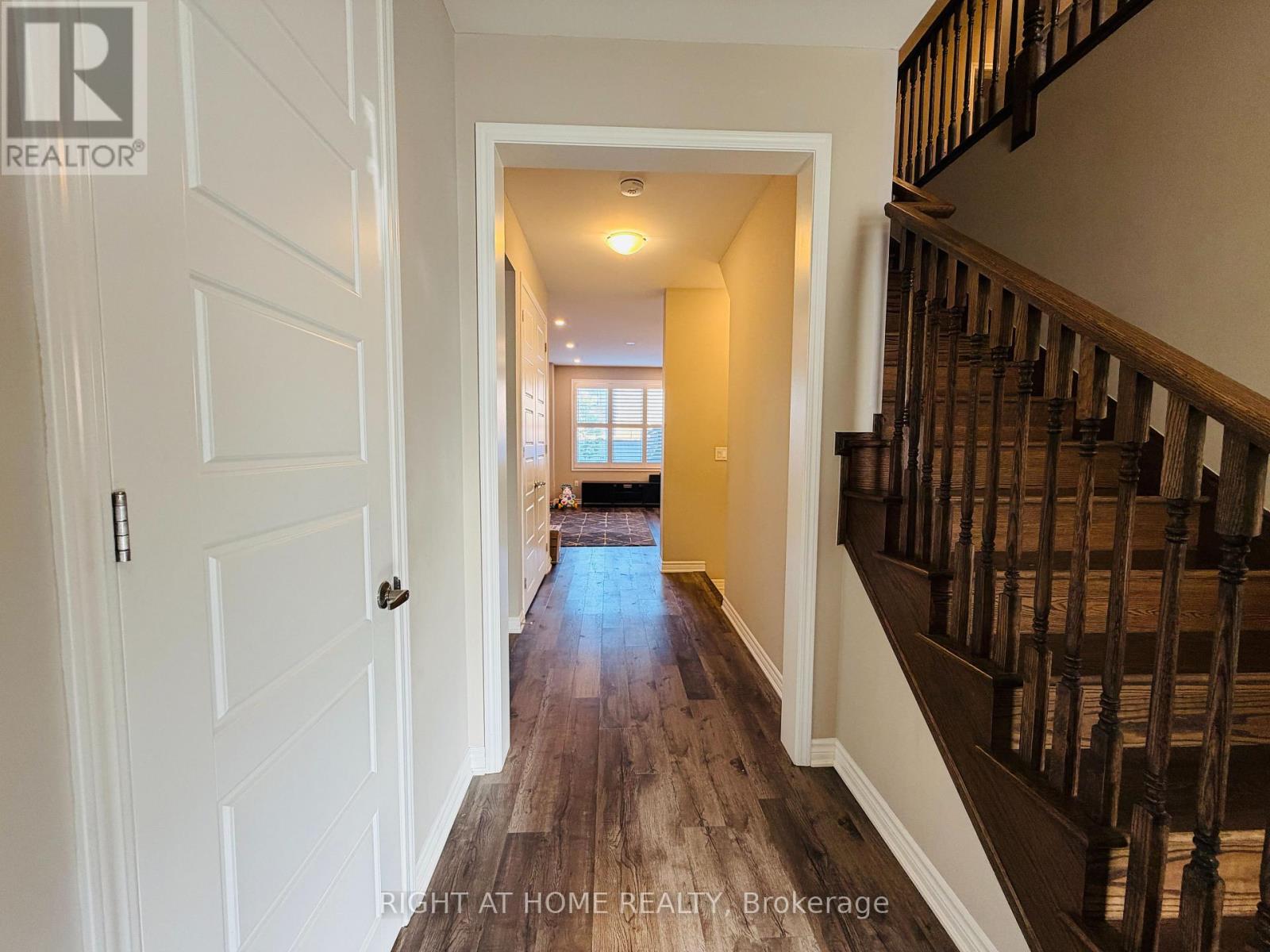 567 Bellflower Court, Milton, Ontario  L9E 1W5 - Photo 3 - W13231750