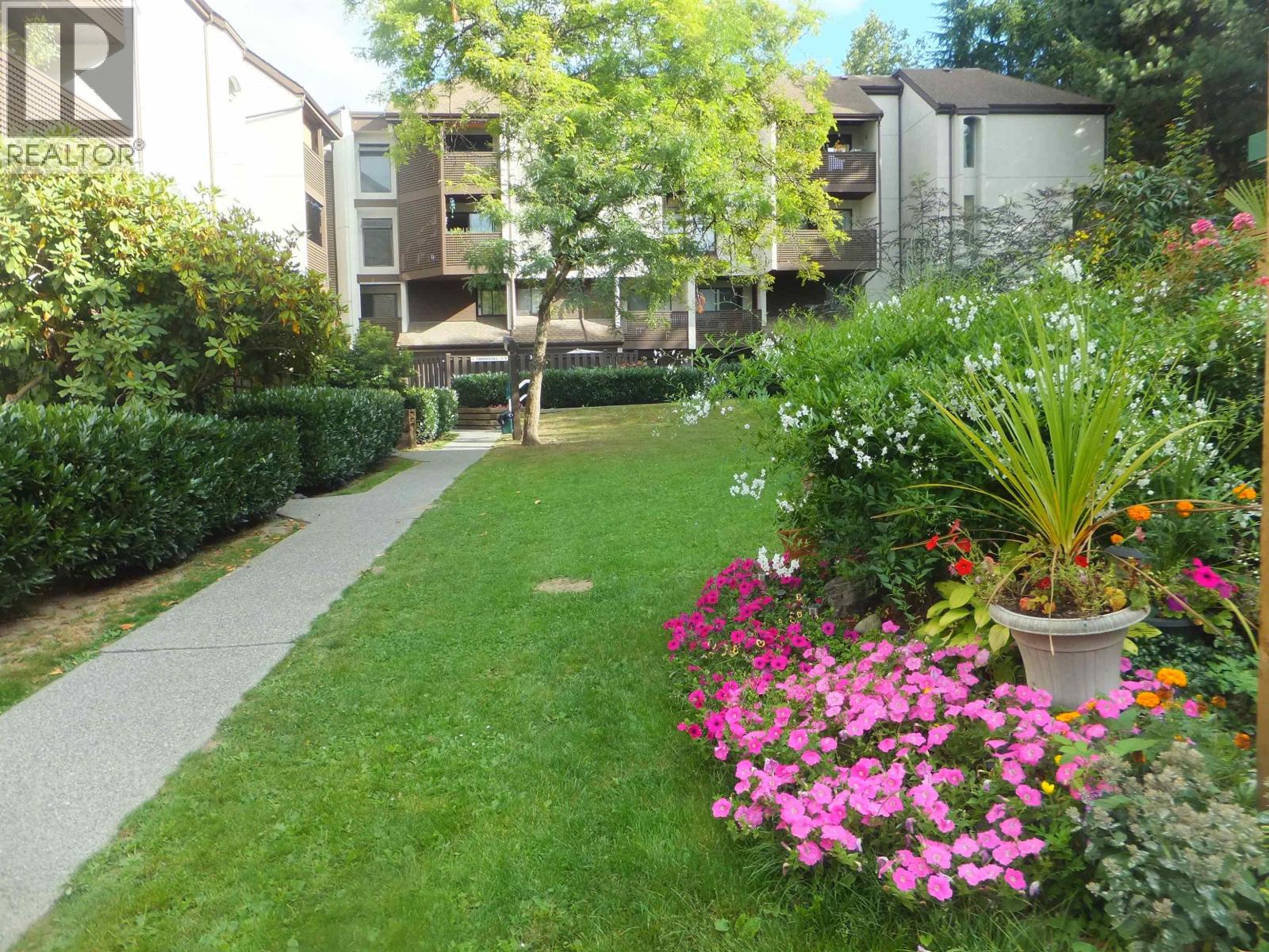 409 340 Ginger Drive, New Westminster, British Columbia  V3L 5L7 - Photo 2 - R3130271
