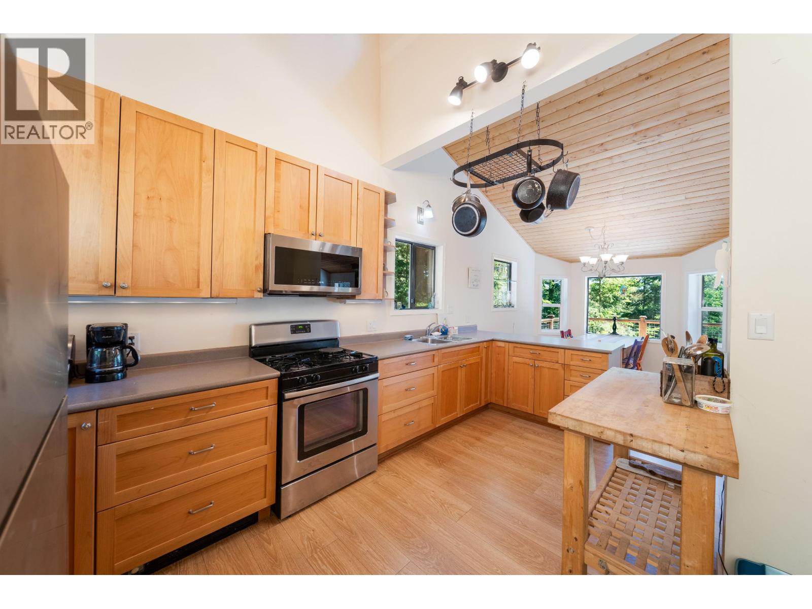 715 Fernhill Road, Mayne Island, British Columbia  V0N 2J2 - Photo 11 - R3131399