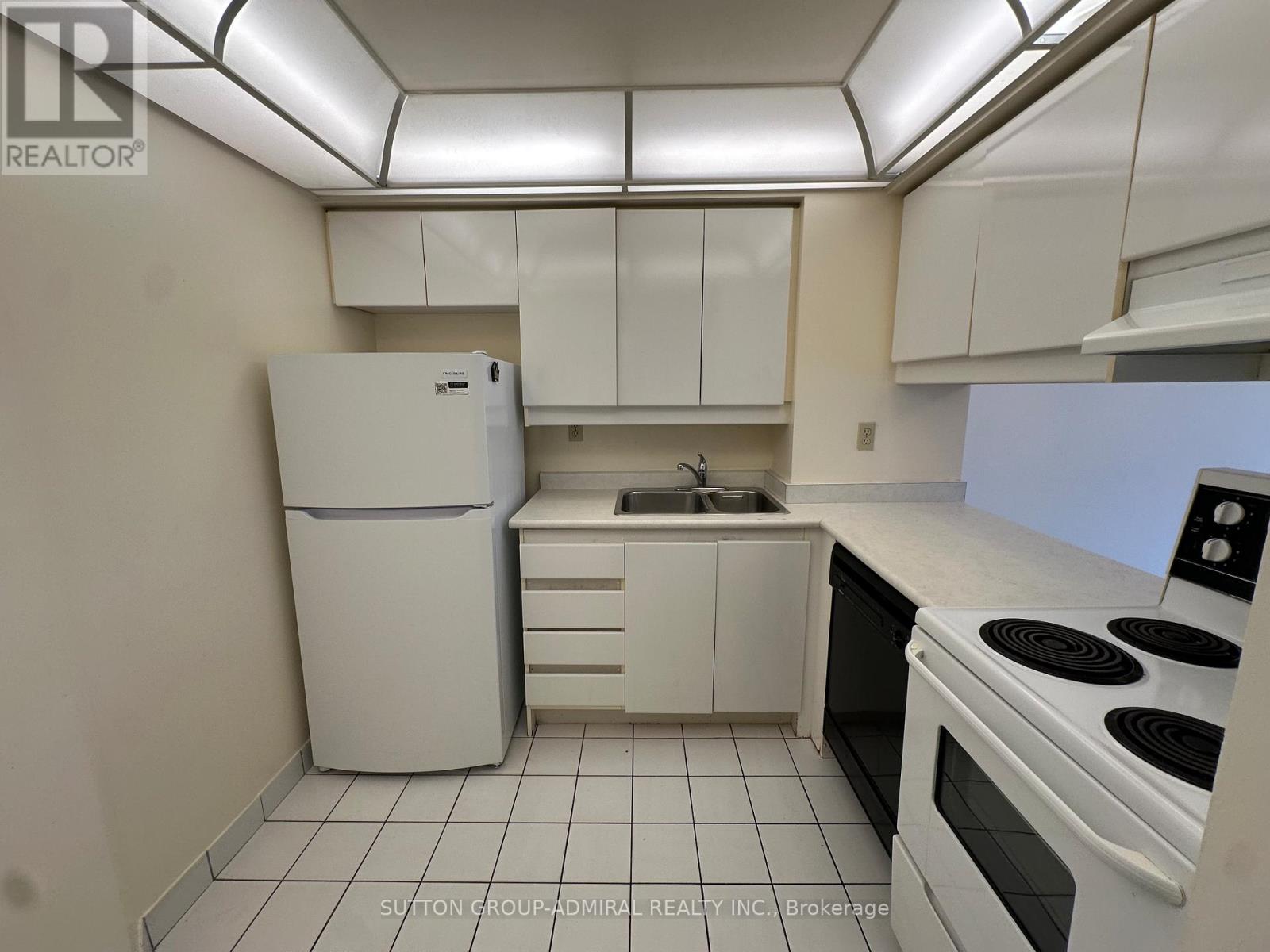 2403 - 736 Bay Street, Toronto, Ontario  M5G 1N6 - Photo 5 - C13231780