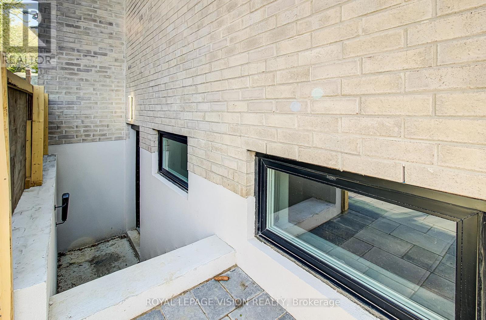 22 Anson Avenue, Toronto, Ontario  M1M 1X3 - Photo 3 - E13231752