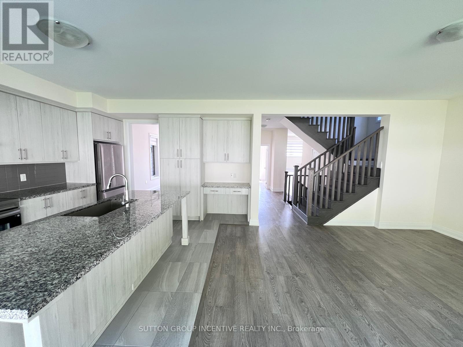 47 Bearberry Road, Springwater, Ontario  L9X 2E1 - Photo 9 - S13231782