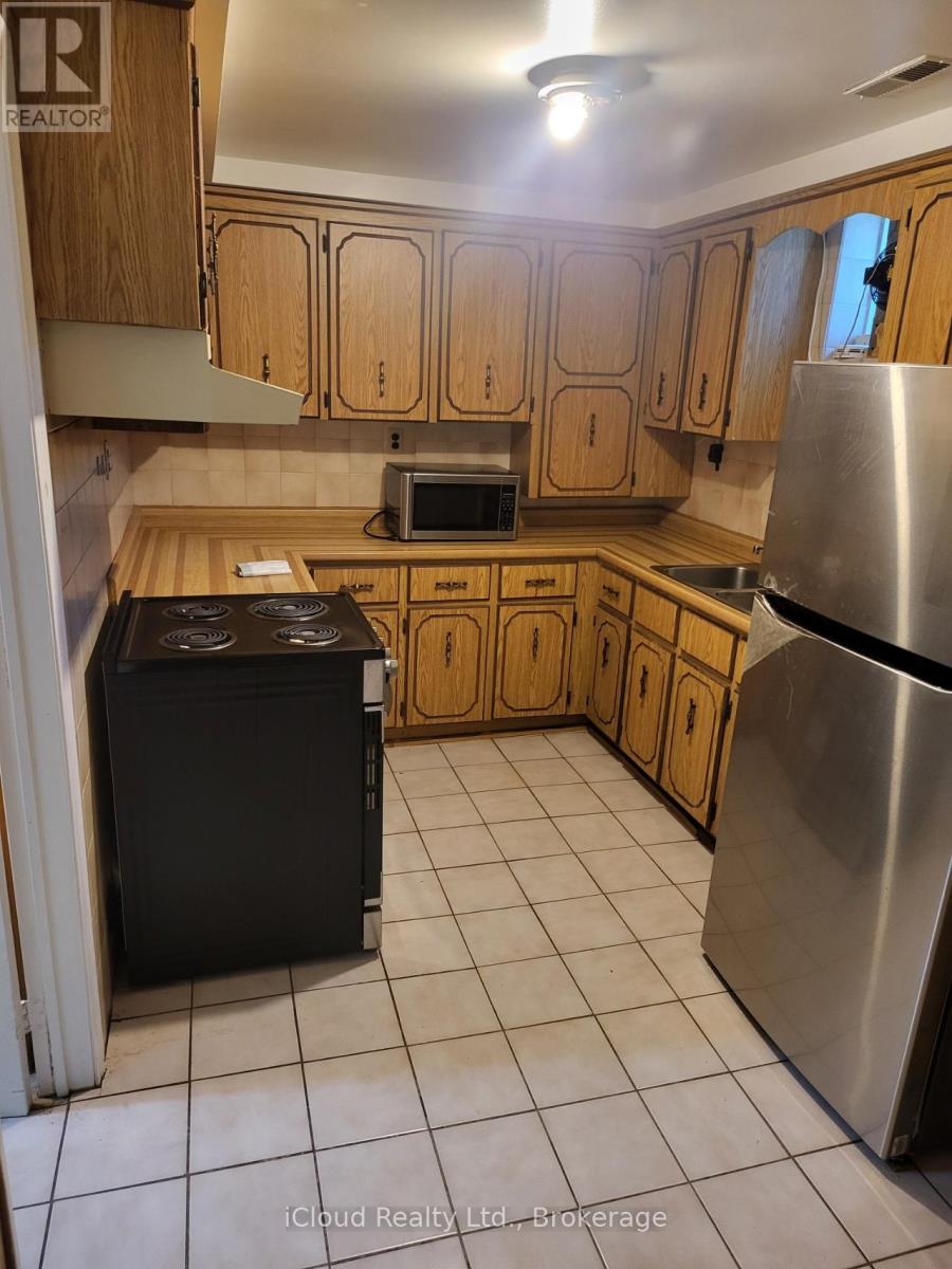 2498 Privet Cres Crescent, Mississauga, Ontario  L5B 2S4 - Photo 6 - W13231800