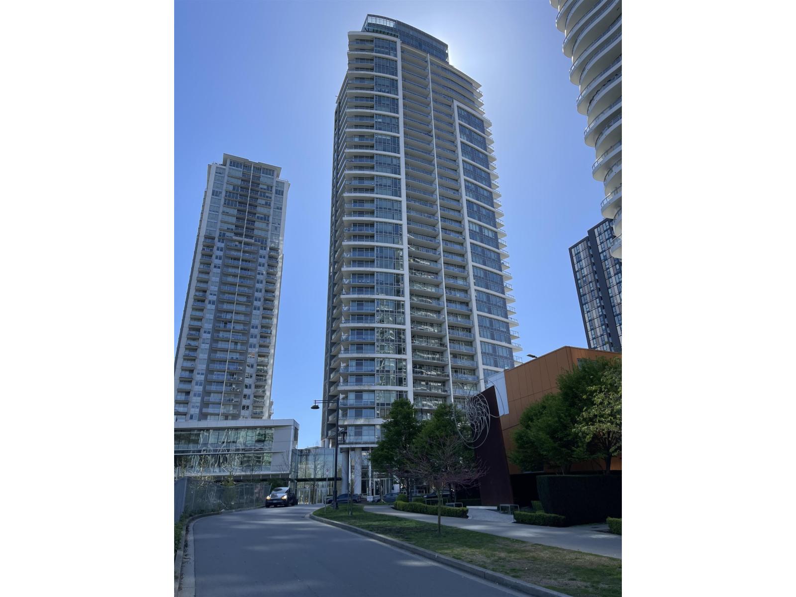 1507 13308 Central Avenue, Surrey, British Columbia  V3T 0M4 - Photo 1 - R3128925