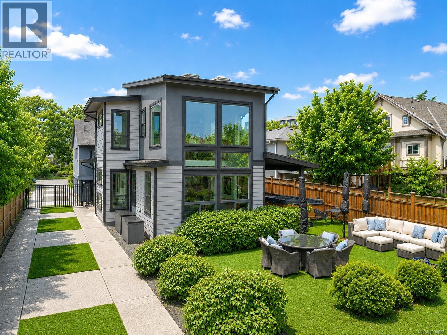838 Old Esquimalt Rd