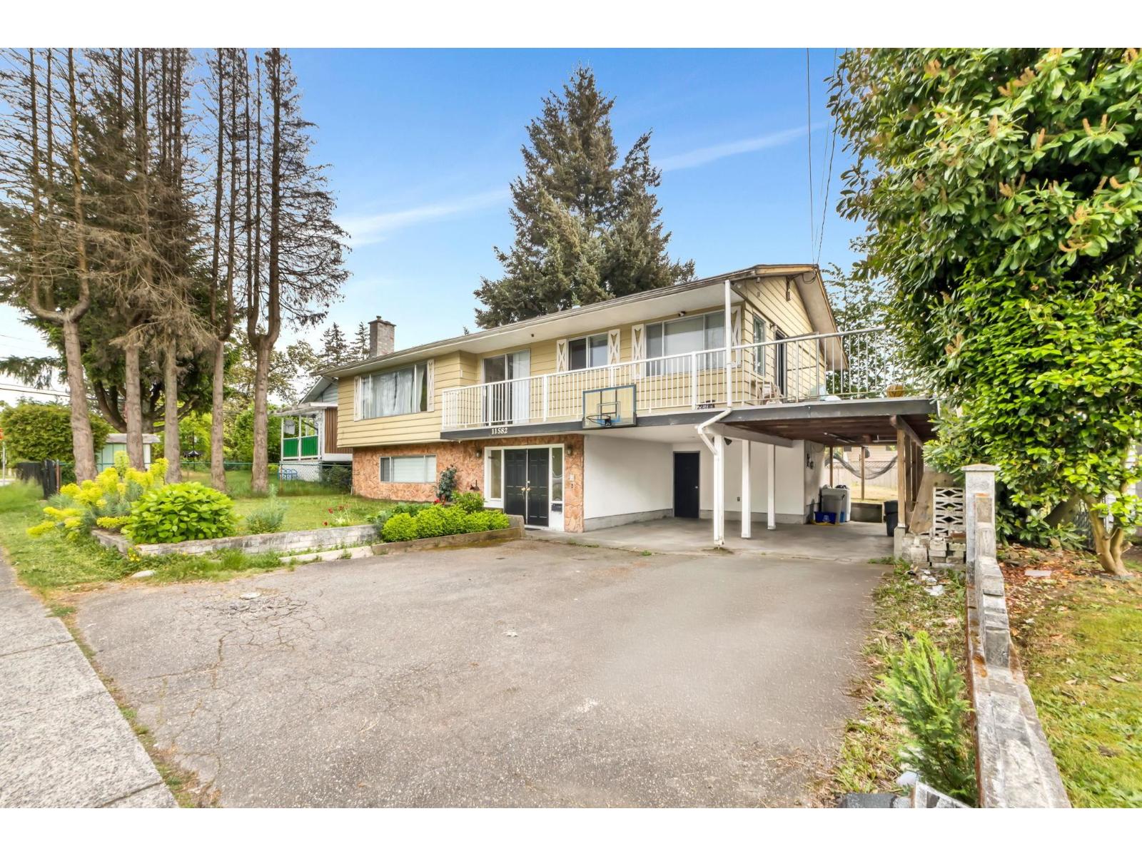 11582 84a Avenue, Delta, British Columbia  V4C 2S6 - Photo 2 - R3131317