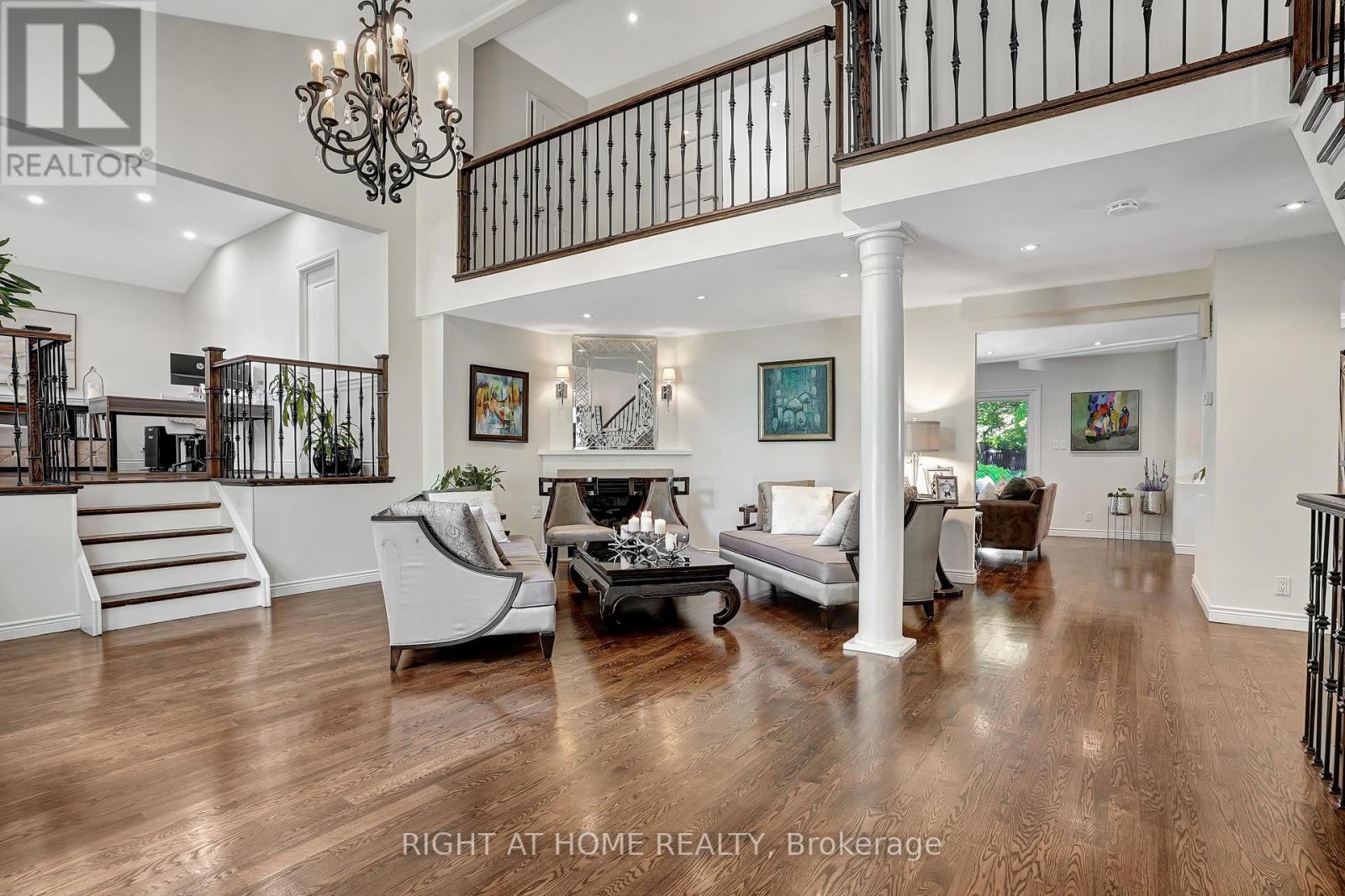 461 Lakeshore Road W, Oakville, Ontario  L6K 1G4 - Photo 3 - W13231902