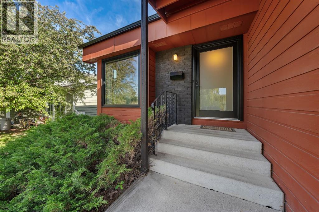 7 Deerwood Road Se, Calgary, Alberta  T2J 6L2 - Photo 4 - A2316466