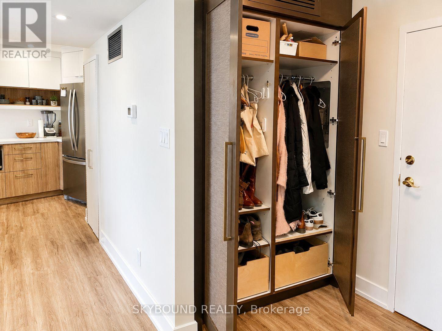 301 - 1360 Rathburn Road, Mississauga, Ontario  L4W 4H4 - Photo 6 - W13172900