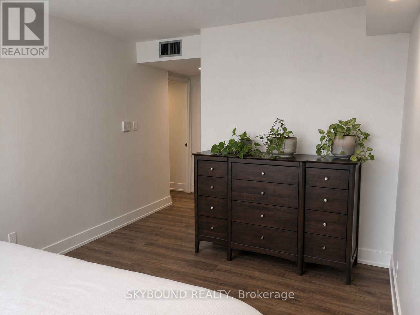 301 - 1360 Rathburn Road, Mississauga, Ontario  L4W 4H4 - Photo 28 - W13172900