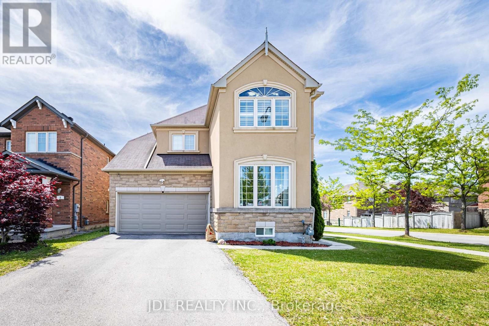 3 Mansard Drive, Richmond Hill, Ontario  L4E 0L8 - Photo 2 - N13231936