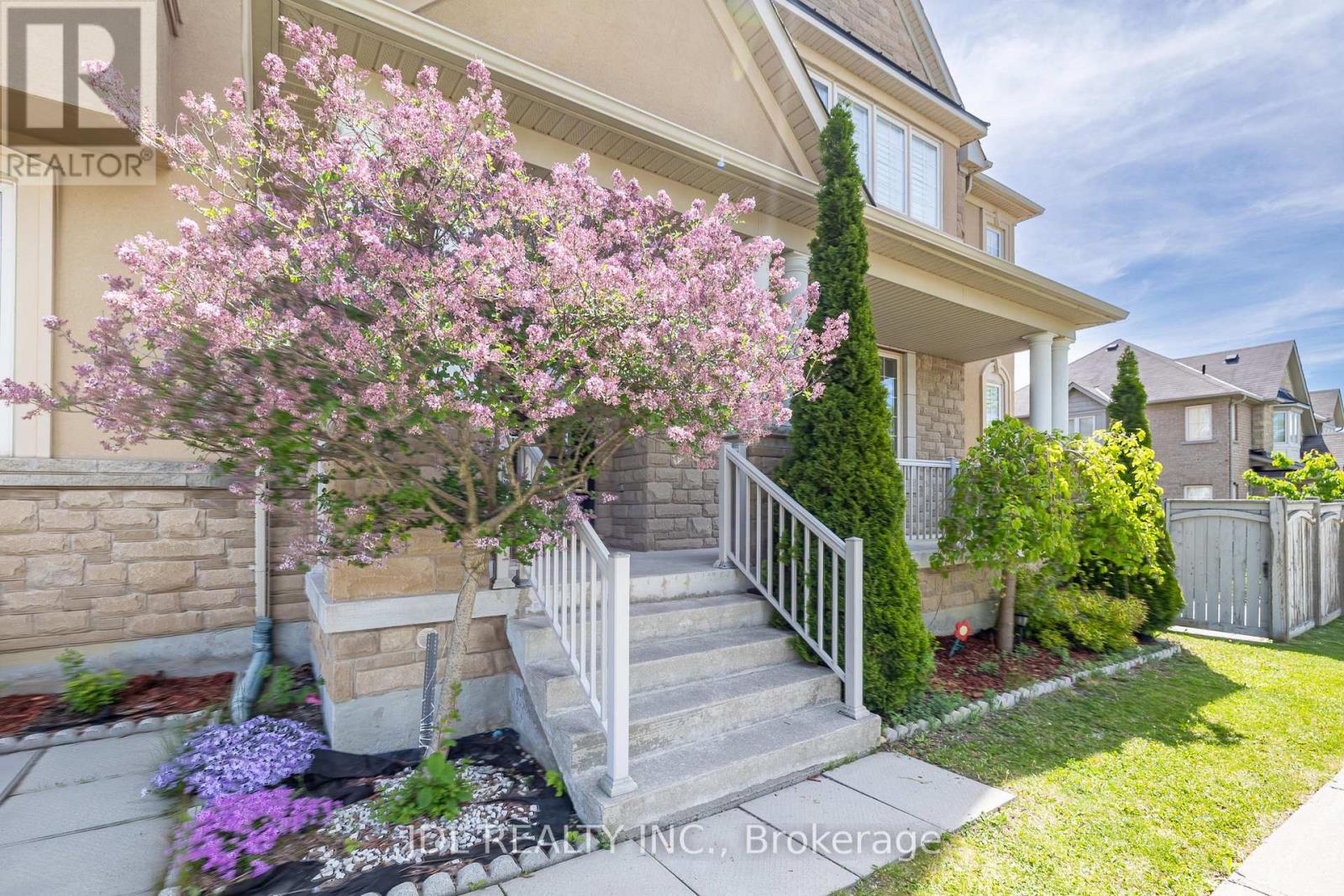 3 Mansard Drive, Richmond Hill, Ontario  L4E 0L8 - Photo 45 - N13231936