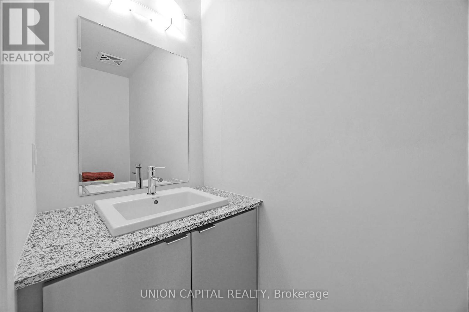 9 - 26 Lytham Green Circle, Newmarket, Ontario  L3Y 0H5 - Photo 11 - N13231974