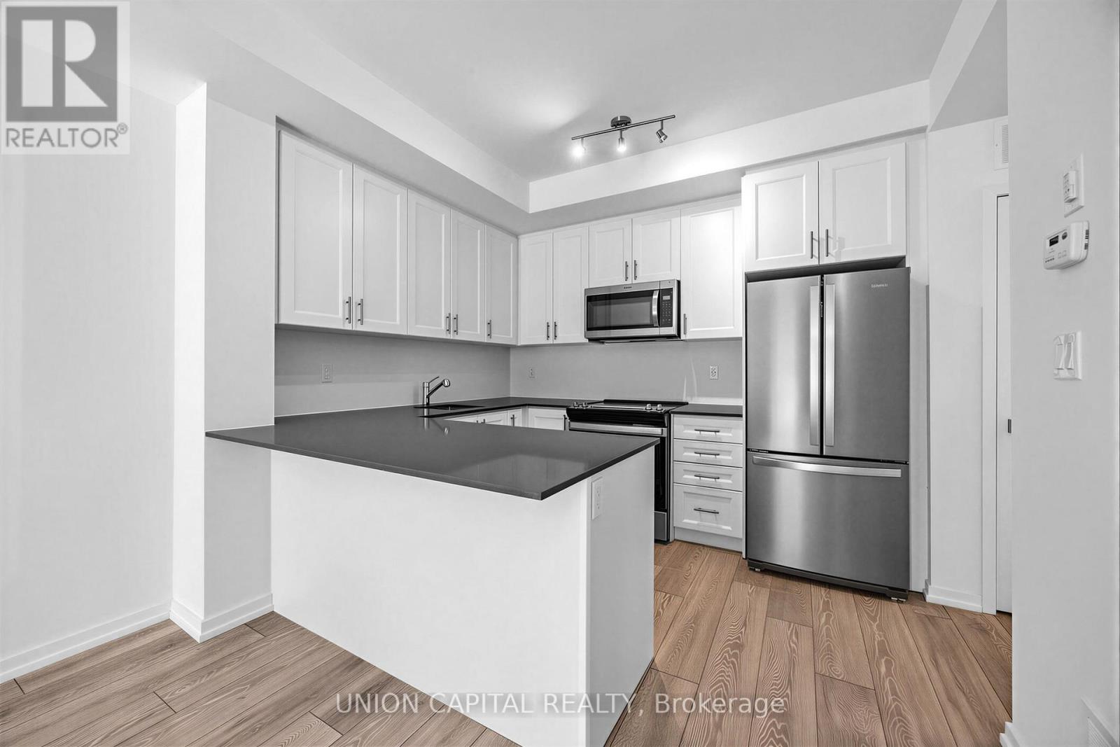 9 - 26 Lytham Green Circle, Newmarket, Ontario  L3Y 0H5 - Photo 8 - N13231974