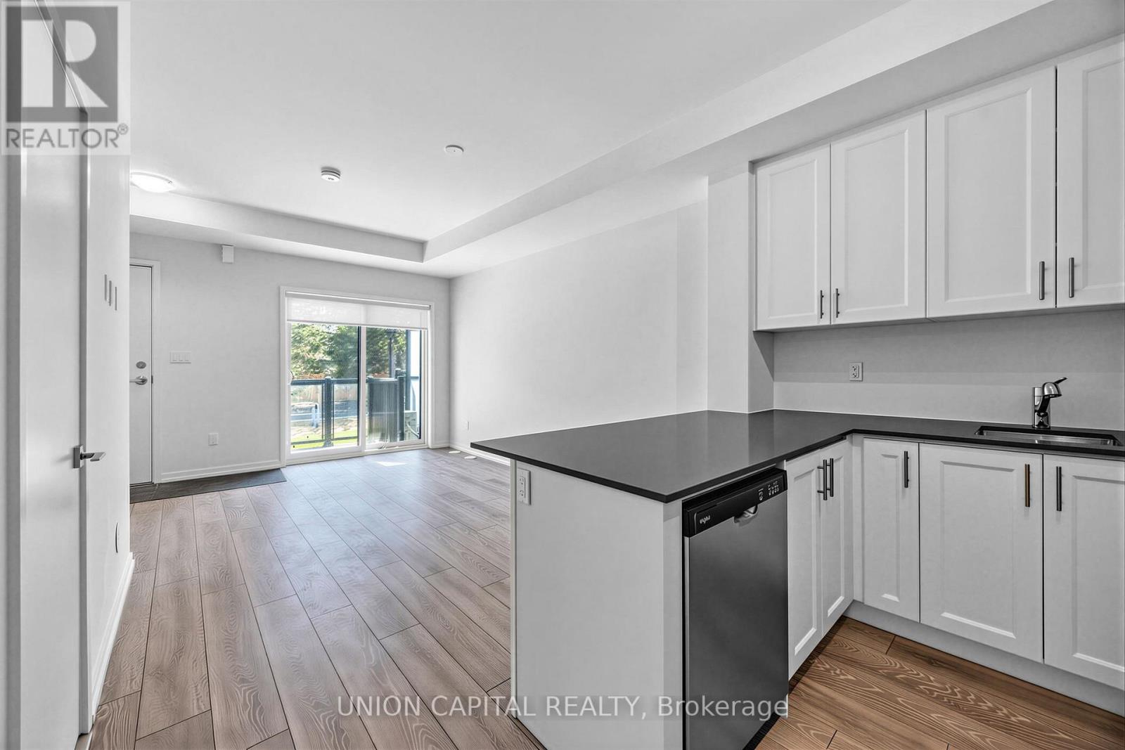 9 - 26 Lytham Green Circle, Newmarket, Ontario  L3Y 0H5 - Photo 9 - N13231974