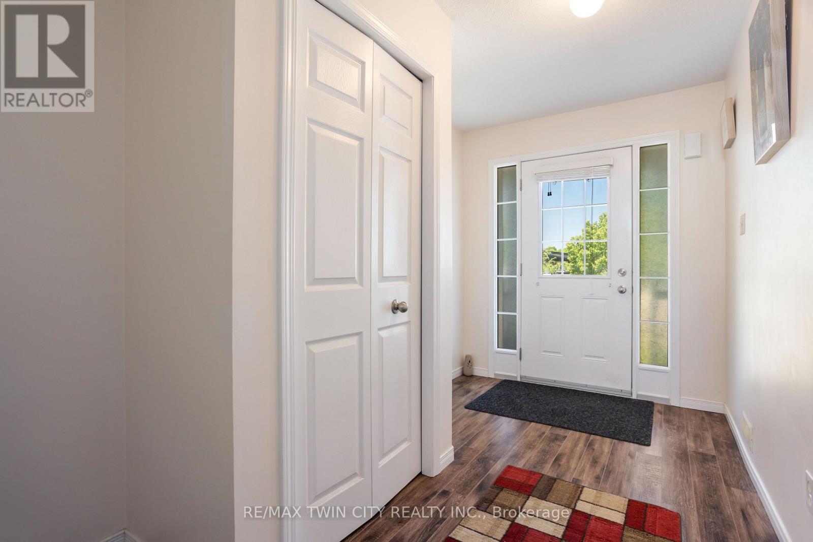 229 Parkvale Drive, Kitchener, Ontario  N2R 1Y8 - Photo 5 - X13231922