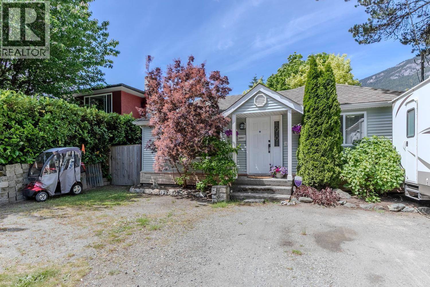 38807 Britannia Avenue, Squamish, British Columbia  V8B 0A7 - Photo 4 - R3130481