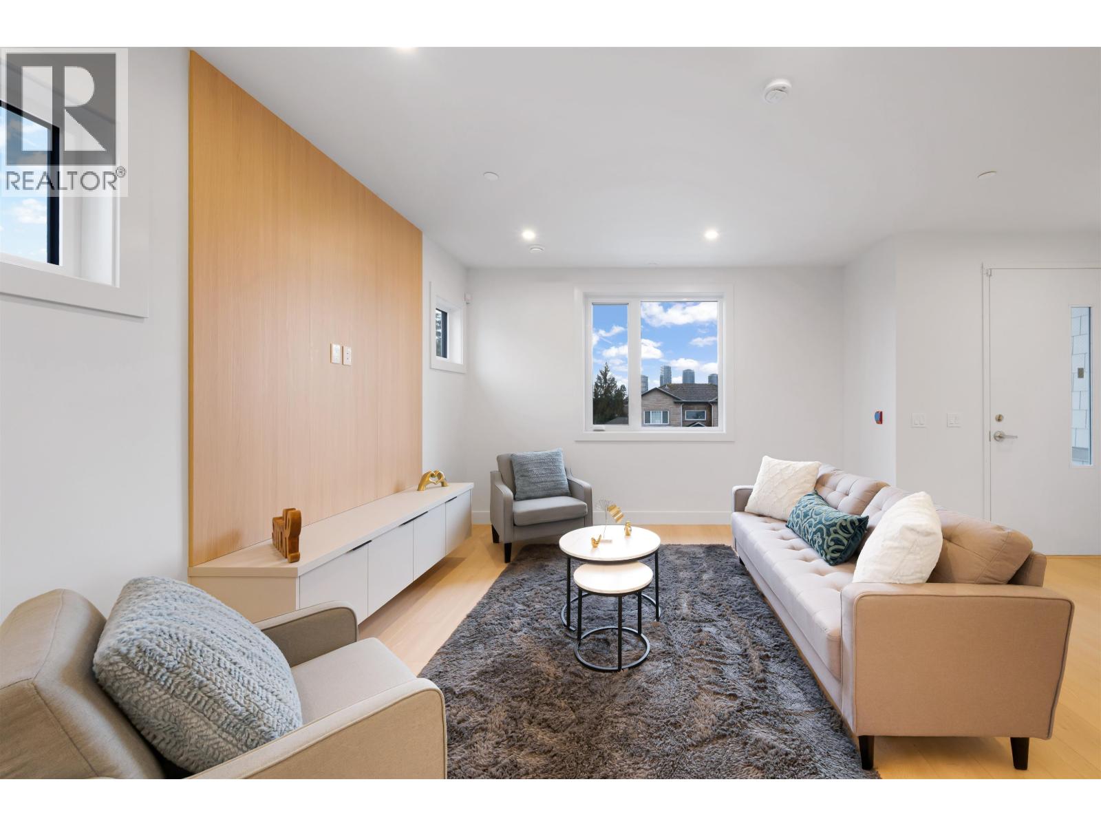 5 4855 Venables Street, Burnaby, British Columbia  V5C 3A9 - Photo 3 - R3131481