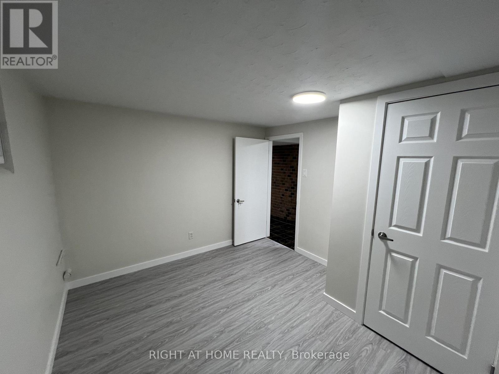 9 Dewlane Drive, Toronto, Ontario  M2R 2P7 - Photo 2 - C13232030