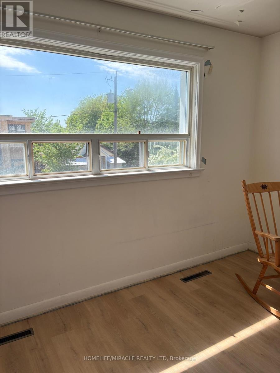 91 Pitt Avenue, Toronto, Ontario  M1L 2R5 - Photo 4 - E13232036