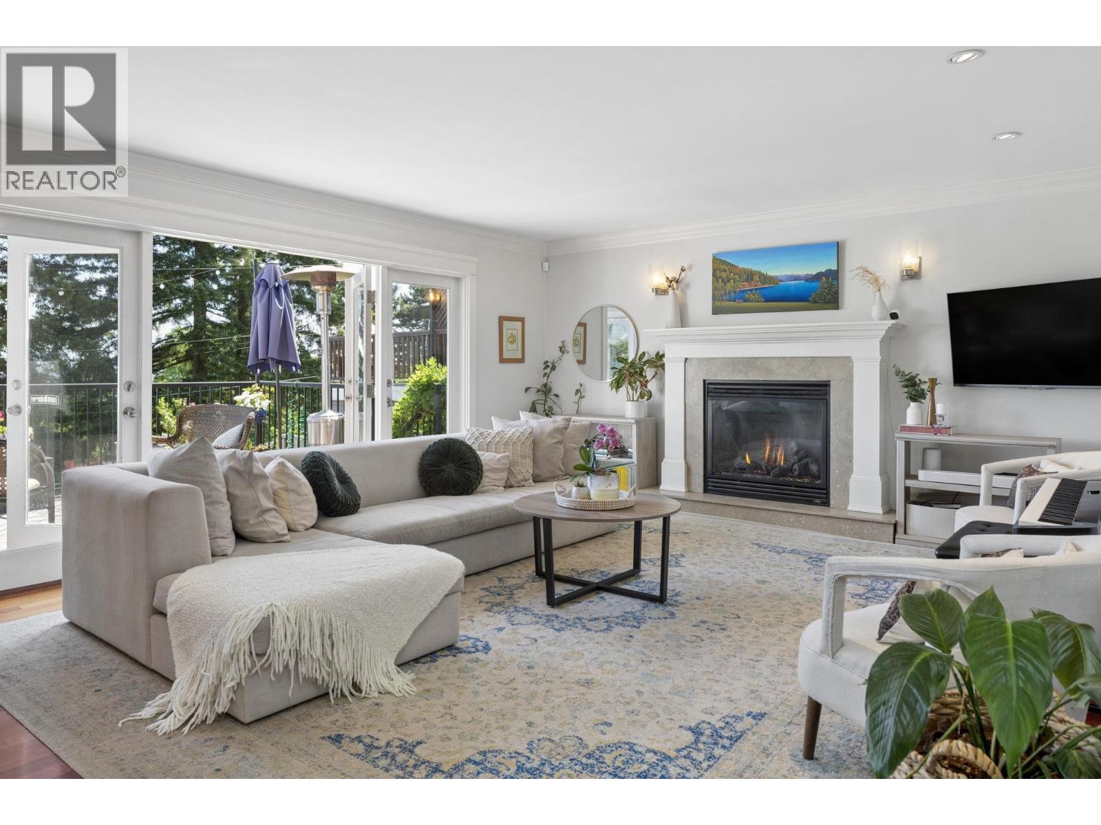 1225 Adderley Street, North Vancouver, British Columbia  V7L 1T6 - Photo 4 - R3130431