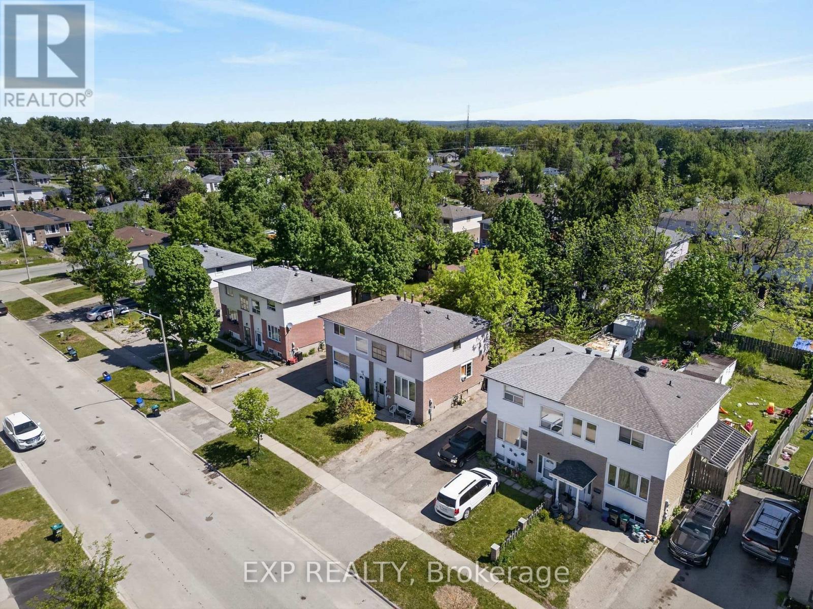 33 Carlton Road, Barrie, Ontario  L4M 5K8 - Photo 2 - S13232038