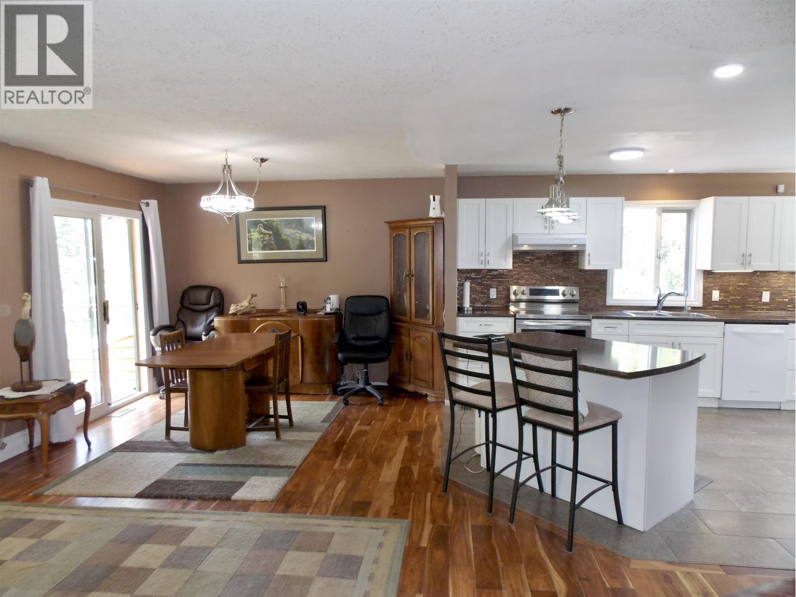 1636 Carolyn Road, Williams Lake, British Columbia  V2G 4M1 - Photo 4 - R3130154