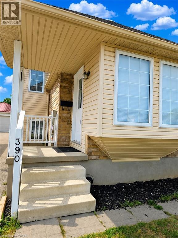 390 Wake Robin Crescent, Kitchener, Ontario  N2E 3L6 - Photo 4 - 40835083