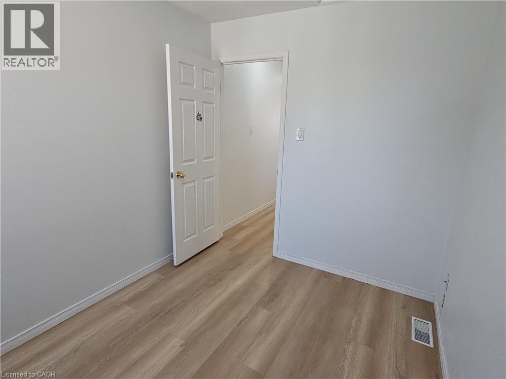 390 Wake Robin Crescent, Kitchener, Ontario  N2E 3L6 - Photo 15 - 40835083