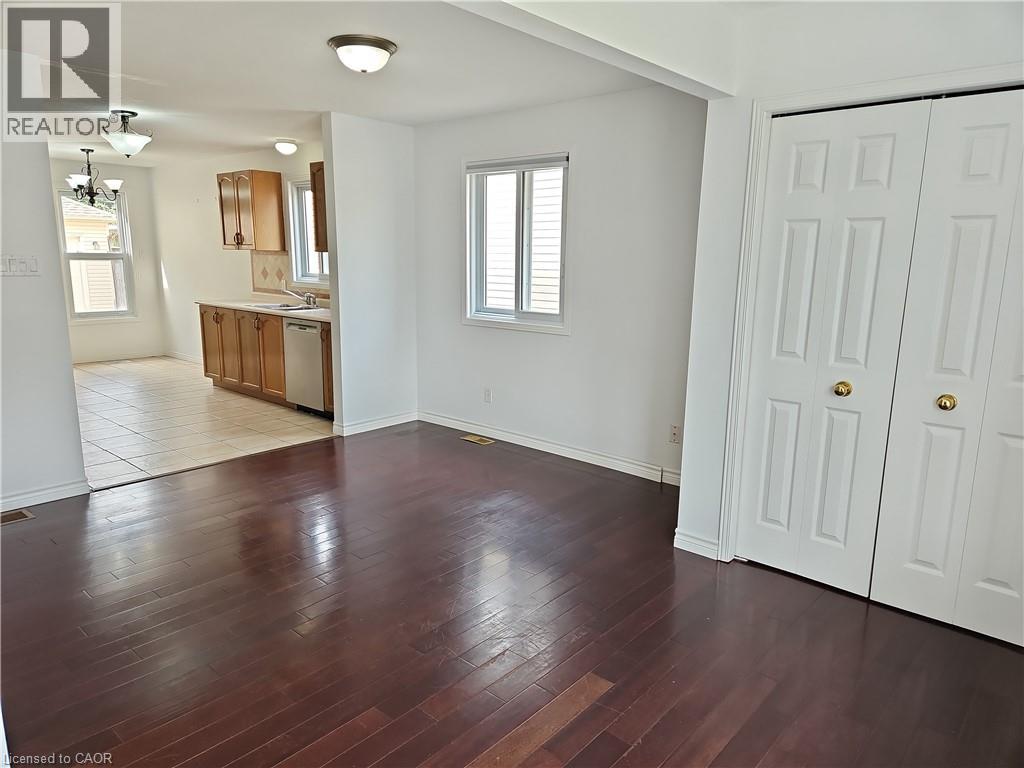 390 Wake Robin Crescent, Kitchener, Ontario  N2E 3L6 - Photo 8 - 40835083