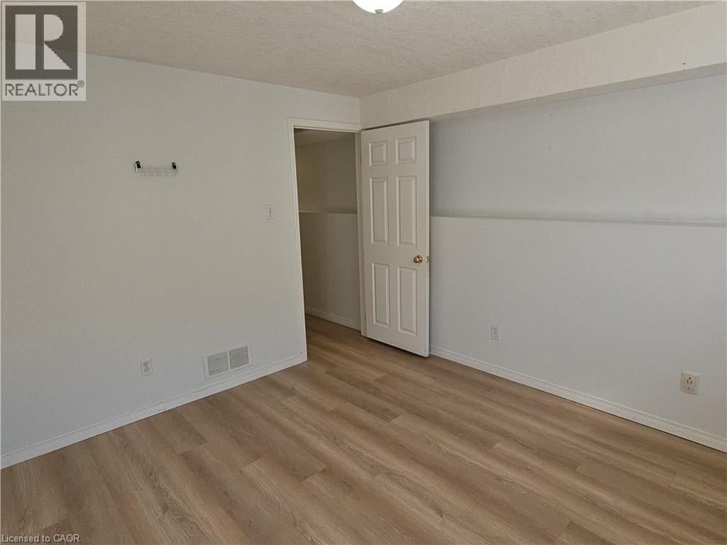 390 Wake Robin Crescent, Kitchener, Ontario  N2E 3L6 - Photo 25 - 40835083