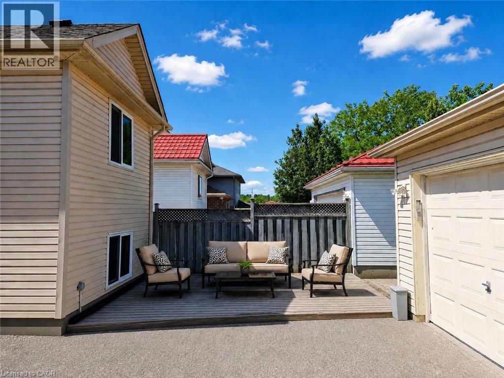 390 Wake Robin Crescent, Kitchener, Ontario  N2E 3L6 - Photo 35 - 40835083