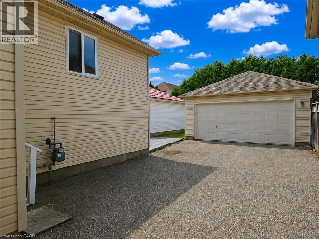 390 Wake Robin Crescent, Kitchener, Ontario  N2E 3L6 - Photo 34 - 40835083