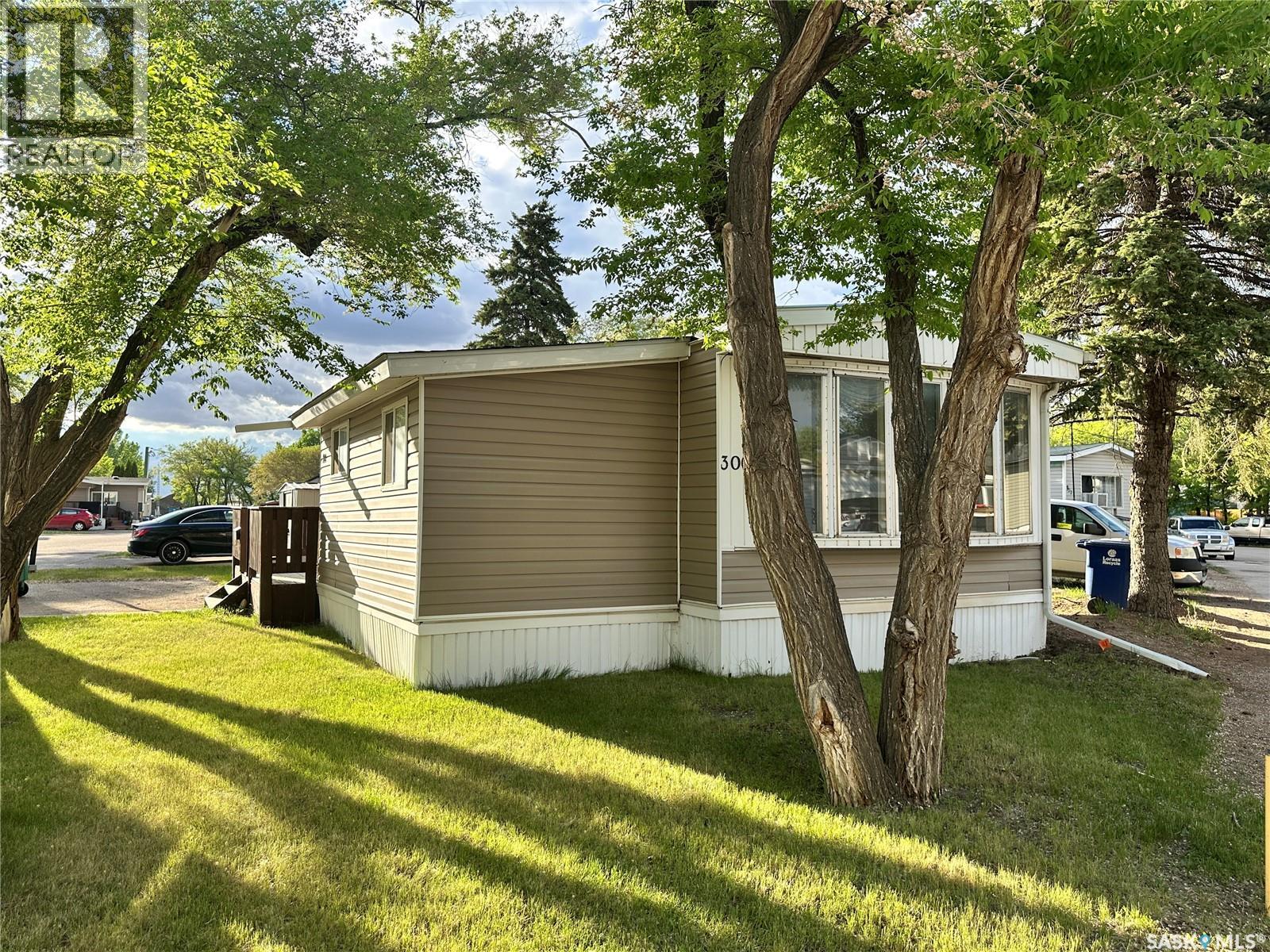300 1524 Rayner Avenue, Saskatoon, Saskatchewan  S7N 1Y1 - Photo 1 - SK038065