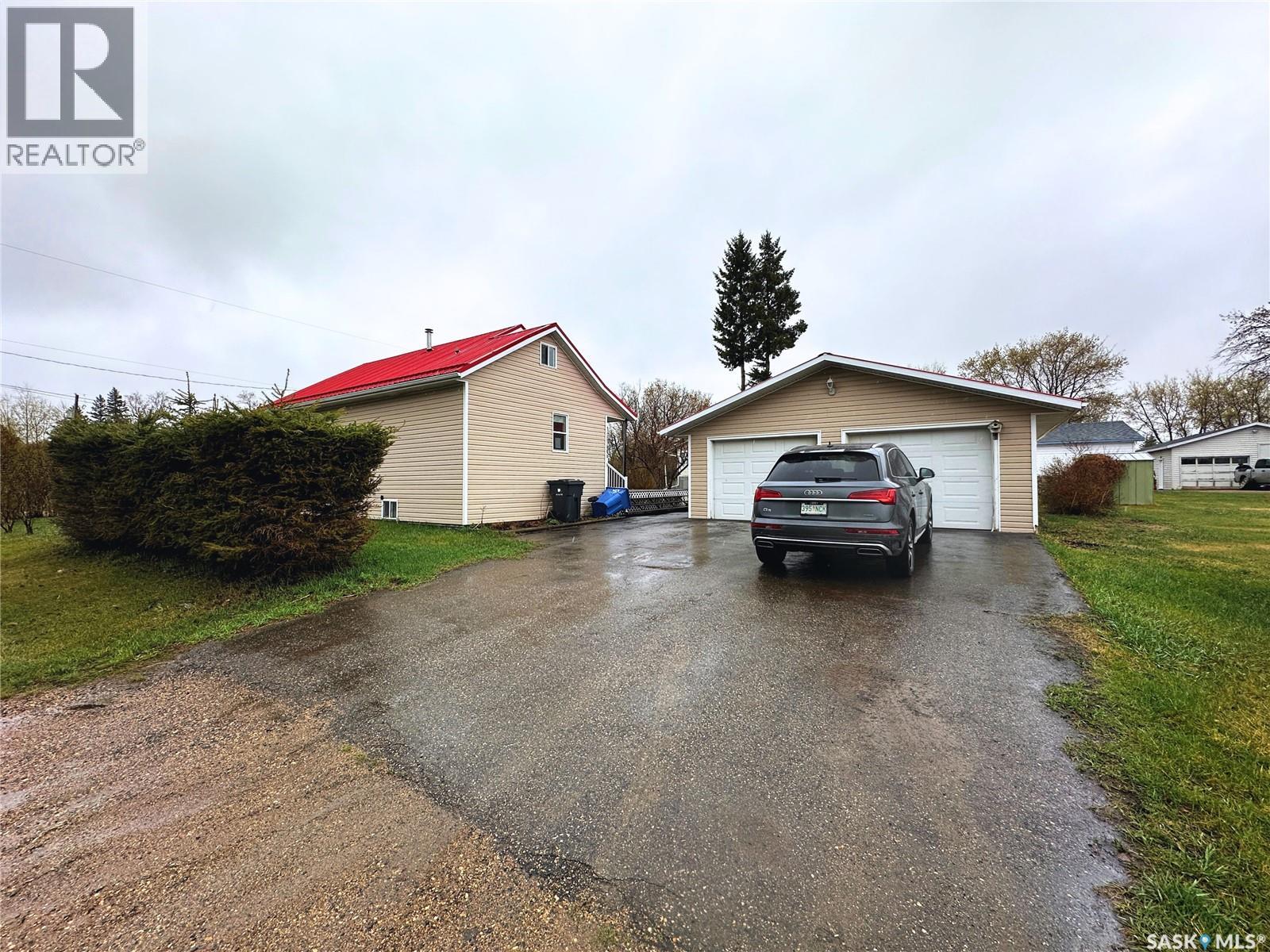 404 Railway Avenue W, Blaine Lake, Saskatchewan  S0J 0J0 - Photo 1 - SK037854