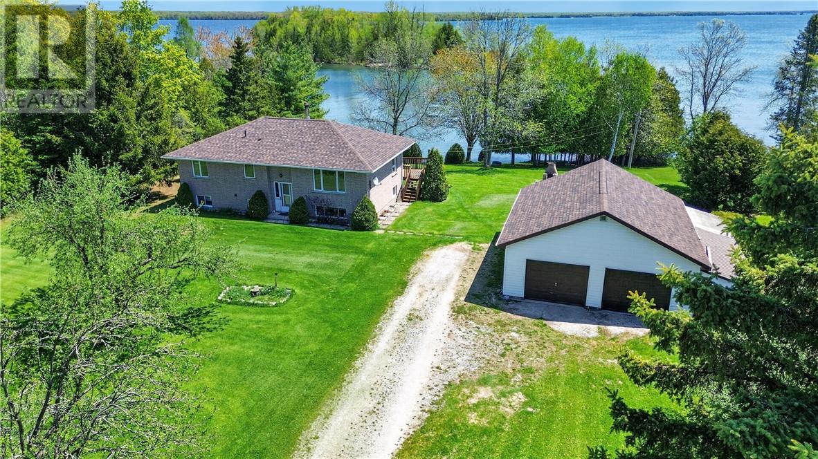 44 North Oakcliff Drive, Manitoulin Island, Ontario  P0P 1S0 - Photo 1 - 2128262