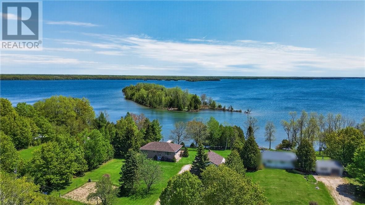 44 North Oakcliff Drive, Manitoulin Island, Ontario  P0P 1S0 - Photo 2 - 2128262