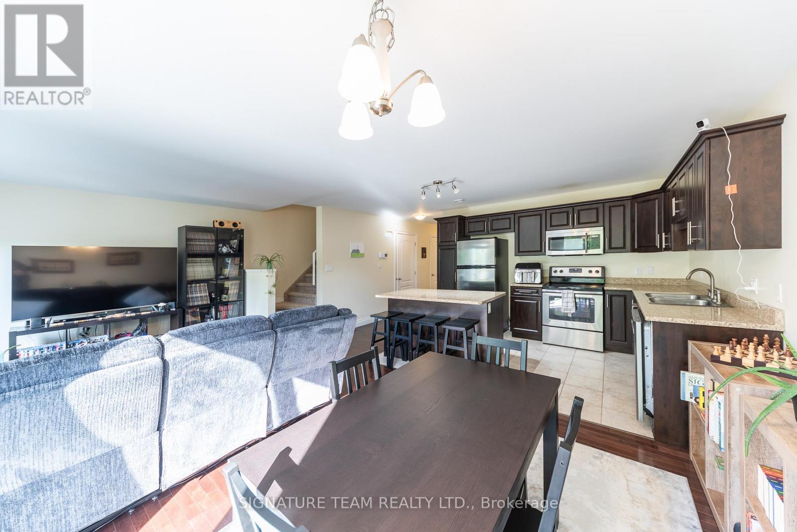 23 Winston Avenue, Petawawa, Ontario  K8H 0C1 - Photo 8 - X13232112