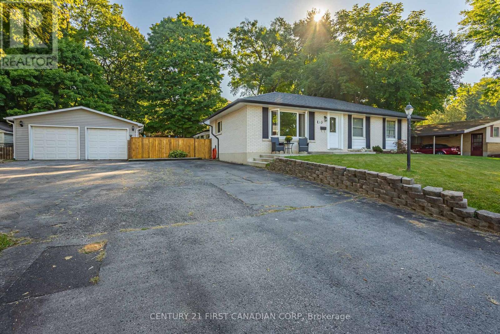 384 Briarhill Avenue, London East (East A), Ontario  N5Y 1N9 - Photo 4 - X13232102