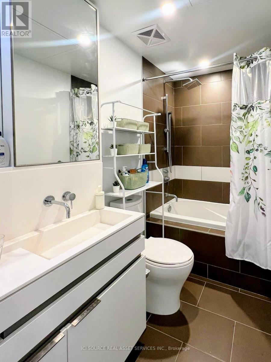 2203 - 197 Yonge Street, Toronto, Ontario  M5B 0C1 - Photo 12 - C13232160