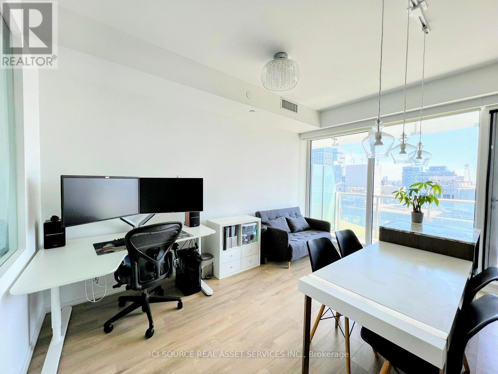 2203 - 197 Yonge Street, Toronto, Ontario  M5B 0C1 - Photo 9 - C13232160