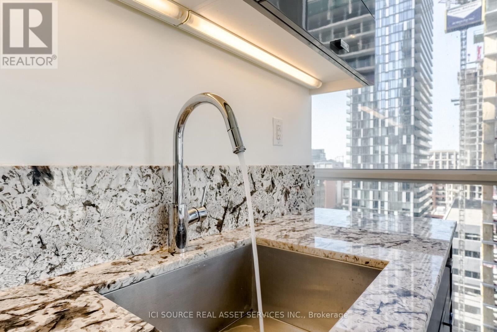 1504 - 290 Adelaide Street W, Toronto, Ontario  M5V 0P3 - Photo 8 - C13232172