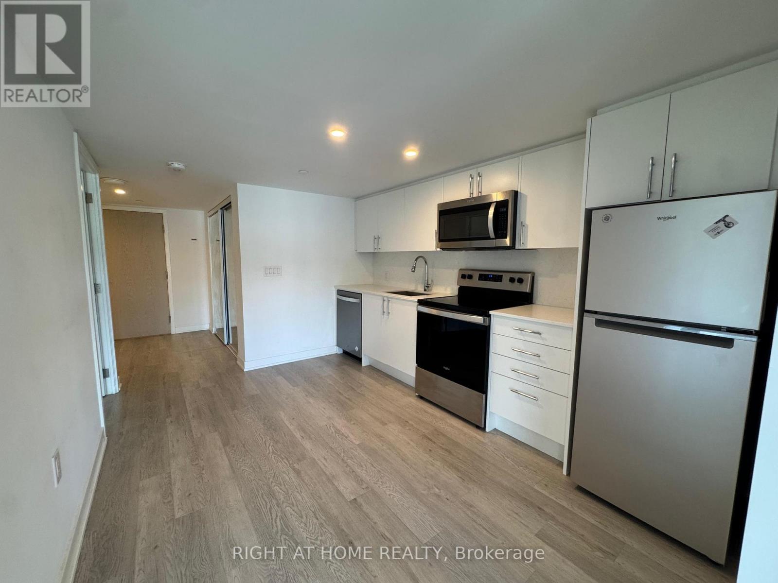 307 - 3 Strathgowan Avenue, Toronto, Ontario  M4N 1B8 - Photo 3 - C13232186